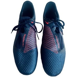 Nike Soccer Cleats. Phantom Venom VNM Academy
Soccer FG. Sz US13